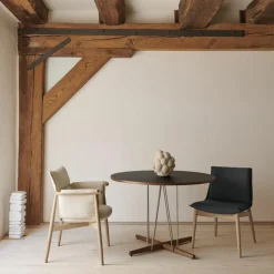 E005 Embrace Chair