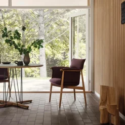 E005 Embrace Chair