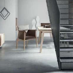 E005 Embrace Chair