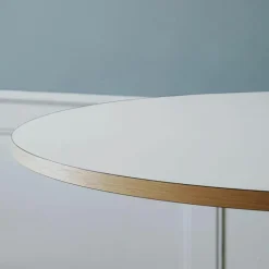 E020 Embrace Eettafel