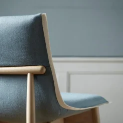 E004 Embrace Stoel