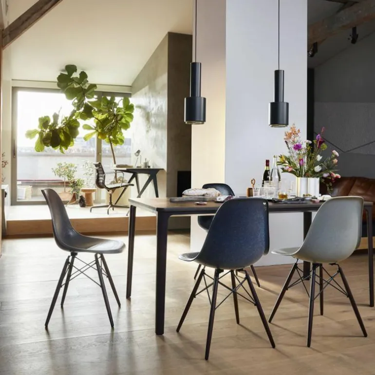 Eames Fiberglass Chair DSW