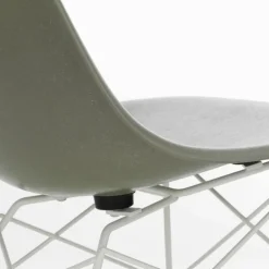 Eames Fiberglass Chair LSR