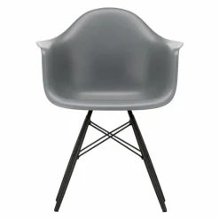 Eames Plastic Chair DAW Esdoorn Zwart