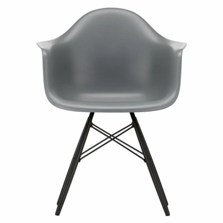 Eames Plastic Chair DAW Esdoorn Zwart