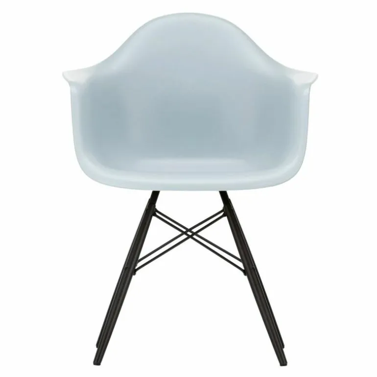 Eames Plastic Chair DAW Esdoorn Zwart