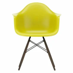 Eames Plastic Chair DAW Esdoorn Donker