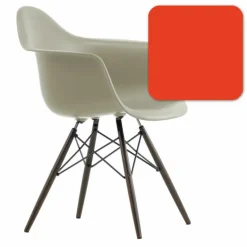 Eames Plastic Chair DAW Esdoorn Donker