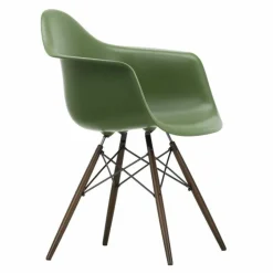 Eames Plastic Chair DAW Esdoorn Donker