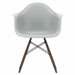 Eames Plastic Chair DAW Esdoorn Donker