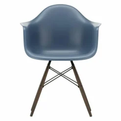 Eames Plastic Chair DAW Esdoorn Donker