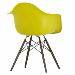 Eames Plastic Chair DAW Esdoorn Donker