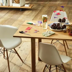 Eames Plastic Chair DAW Esdoorn Donker