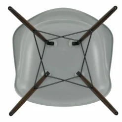 Eames Plastic Chair DAW Esdoorn Donker