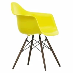 Eames Plastic Chair DAW Esdoorn Donker