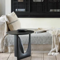 Geometric Bijzettafel