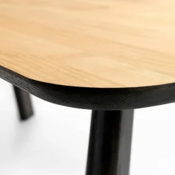 Kem 985 Eau Rouge Eetkamertafel