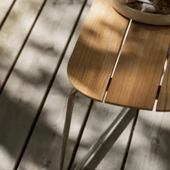 Lilium Bench