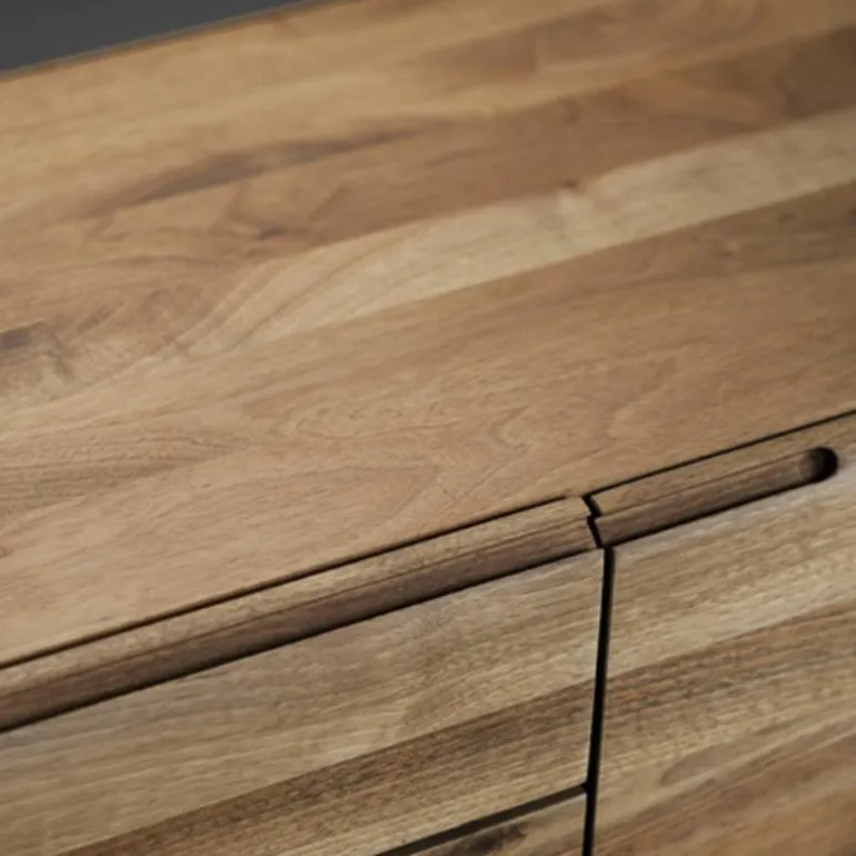 Tesa Dressoir