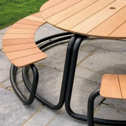 The Circle Eettafel