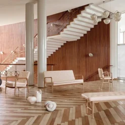 VLA77 Foyer Bank