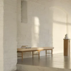 VLA75 Foyer Bank